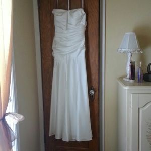 Beautiful off white wedding /prom dress with shoes