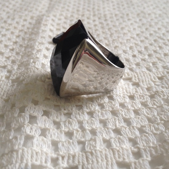 Large ring - Picture 2 of 3