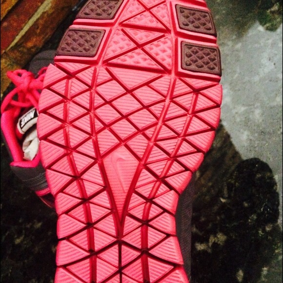 Women's Pink & Grey Nike Free TR Fit 2 SOLD! - Picture 2 of 3