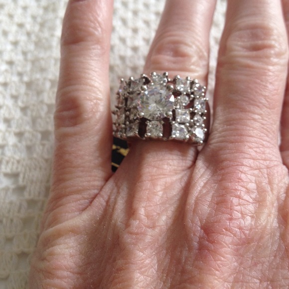 Ring - Picture 3 of 3
