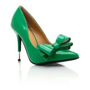 Patent bow pumps