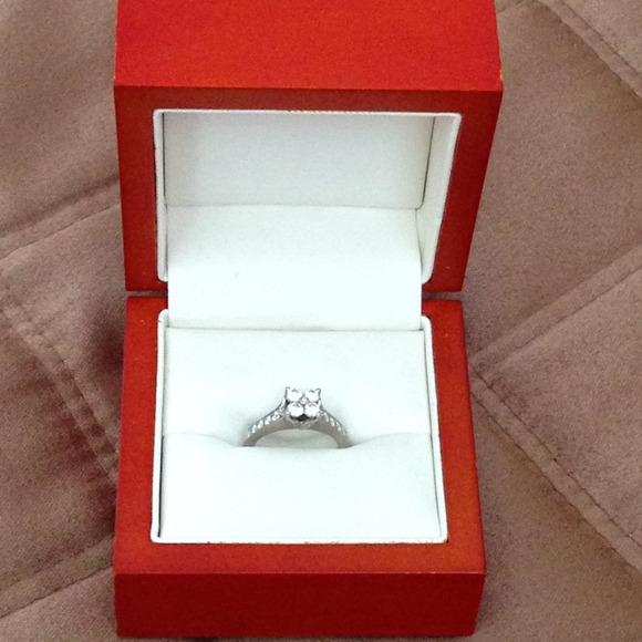 Custom designed platinum diamond ring - Picture 2 of 3