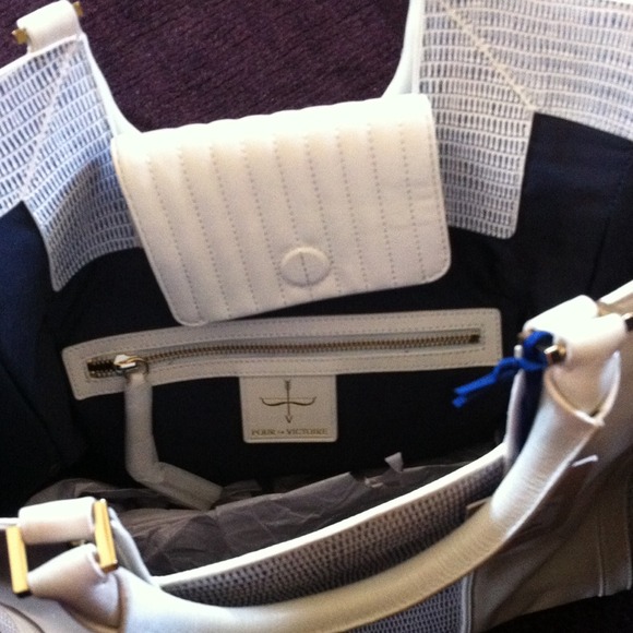 Pour LA Victoire white/blue summer tote/carry all