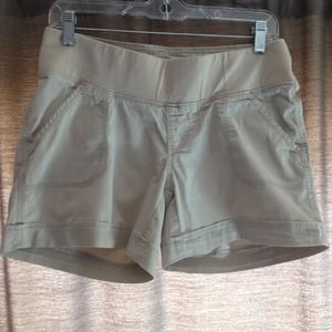 Lot of 2 maternity shorts