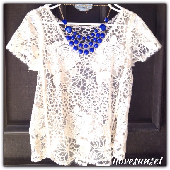 ❗Bundled❗🔱PM_Editor Pick🔱Cutest Lace Top - Picture 2 of 3