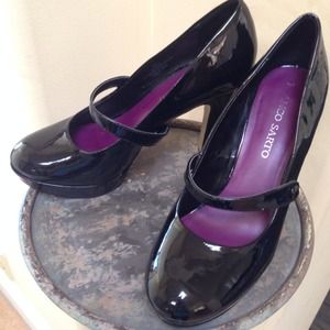 Super cute almost new black heels