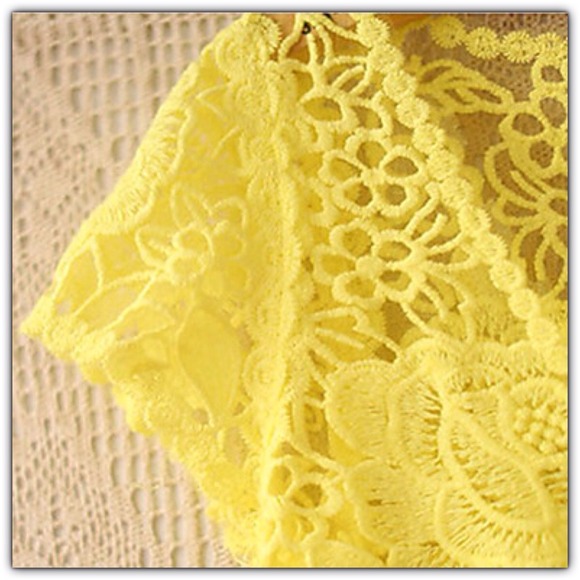 🚫Bundled🚫Cutest Yellow Lace Top - Picture 3 of 4