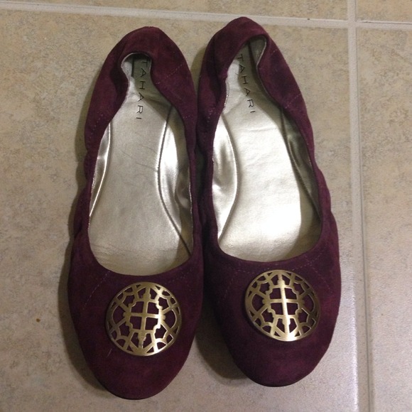Tahari suede flats