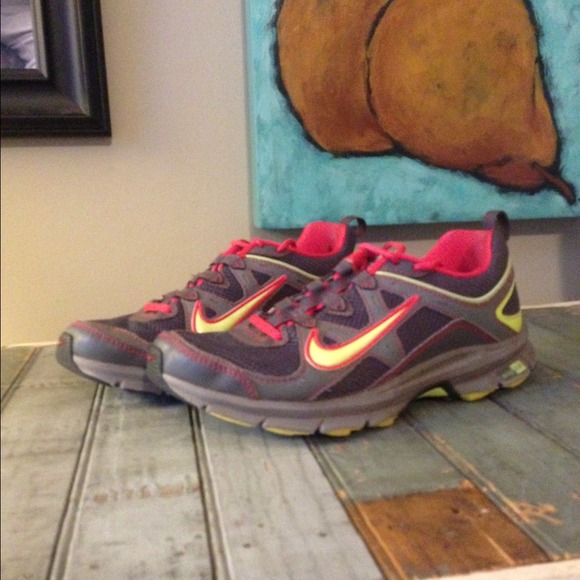 Nike Tennis Shoes Size 8