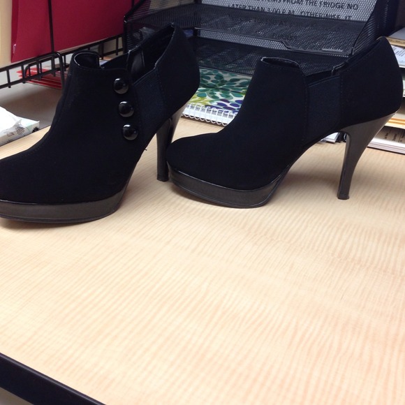 These have only been worn 3 times.