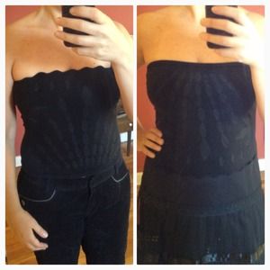 🦚2/$20 sake🦚Nicole Miller  embroidered stretch knit top