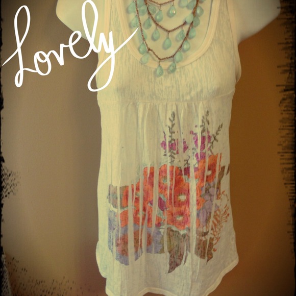 Sale🎉HP🎉Flowery Fun Top with a Splash of Color - Picture 2 of 3