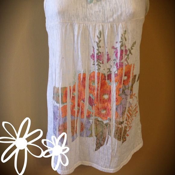 Sale🎉HP🎉Flowery Fun Top with a Splash of Color - Picture 3 of 3