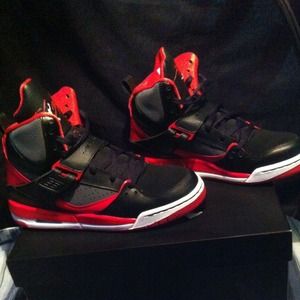 Worn once great condition: comes with straps.