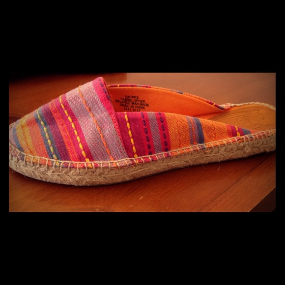 Cute Nine West espadrilles slip ons! NWOT