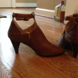 Bootie Size 12w, saddle colored.