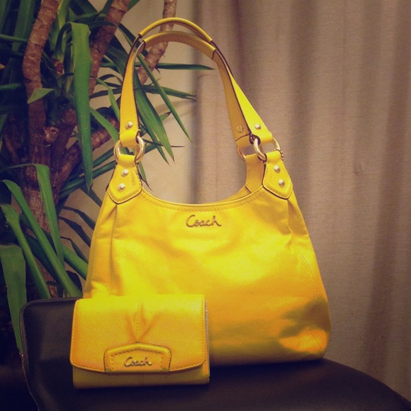 #SOLD# Authentic Coach Bag & Wallet Yellow Leather - Picture 1 of 4