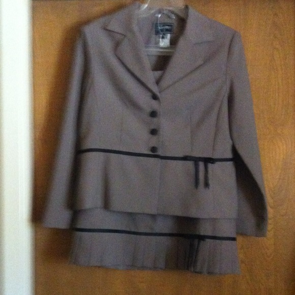 Top and skirt - Picture 1 of 2