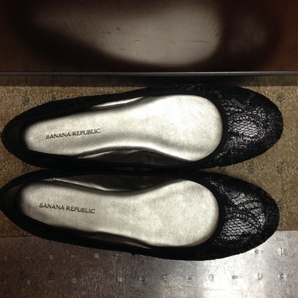Banana Republic black lace flats