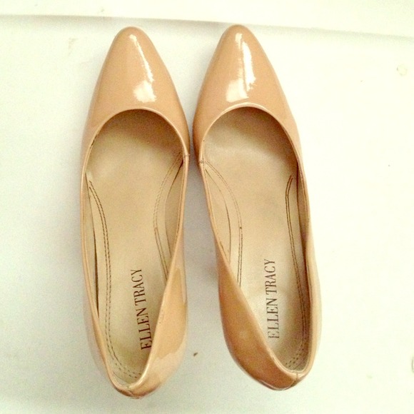 Ellen Tracy nude patent pumps size 7