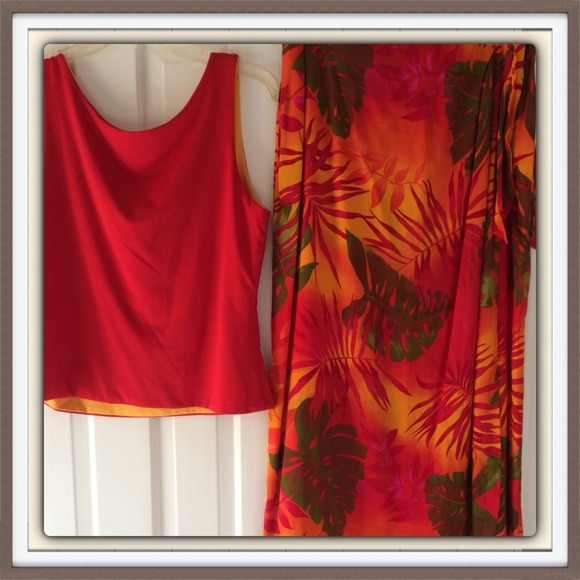 REDUCED $20.  Skirt Set