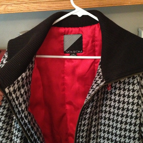 Volcom women's jacket! ❤ - Picture 2 of 4