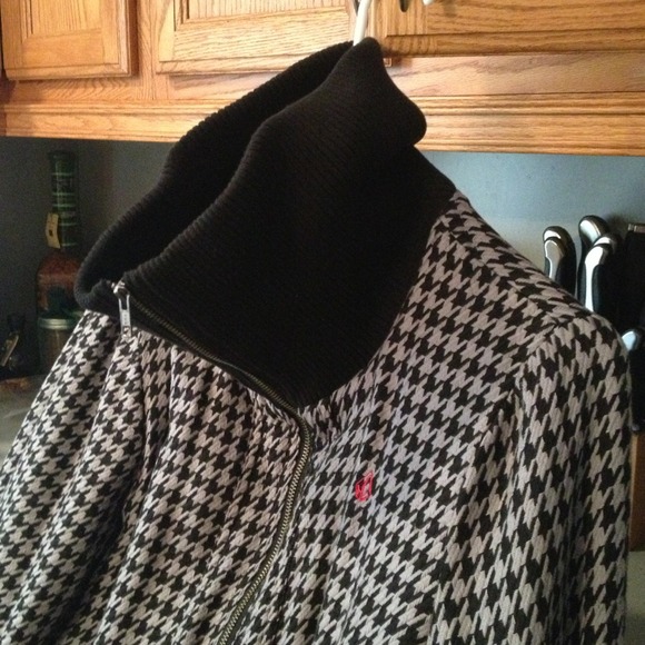 Volcom women's jacket! ❤ - Picture 3 of 4