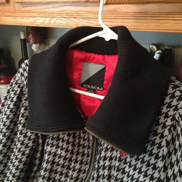 Volcom women's jacket! ❤ - Picture 4 of 4