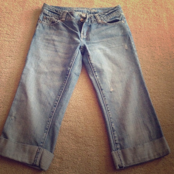 American Eagle Capris.