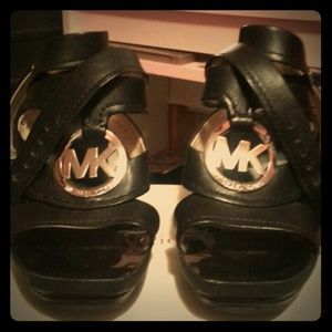 AUTHENTIC LEATHER MICHAEL KORS HEELS