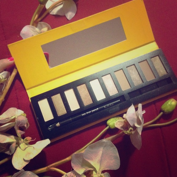 10 shadow eye palette!