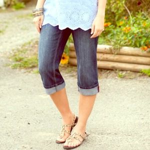 🍀HP 🍀 LUCKY dark wash capris!!