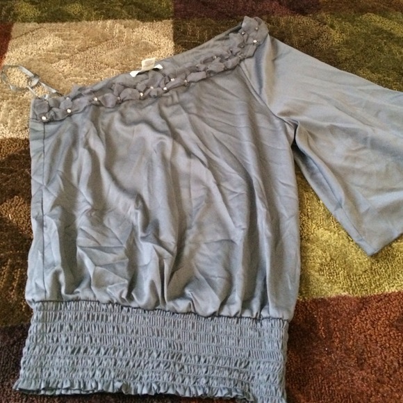 Tops - Picture 2 of 2