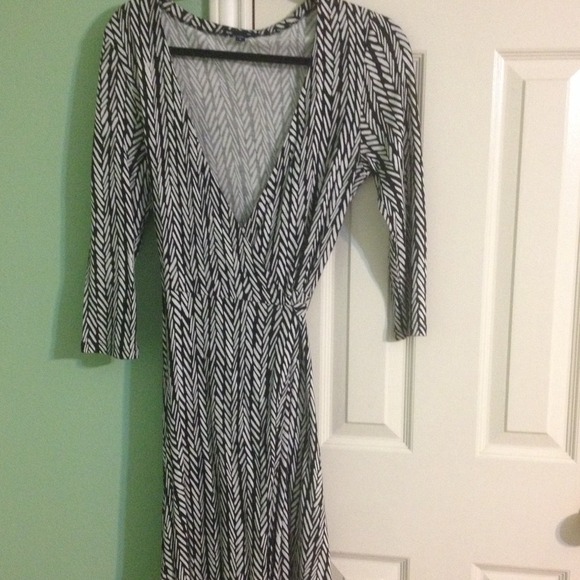 Sold GAP black & white wrap Dress(M)