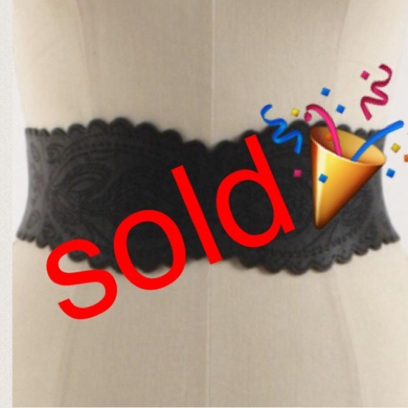 Lazier cut scalloped belt black