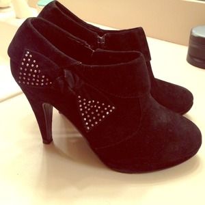 Suede black booties/ankle boots
