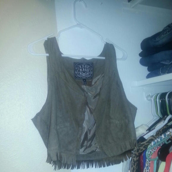 Cropped Fridge Vest!