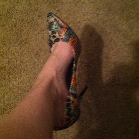 BCBG pumps