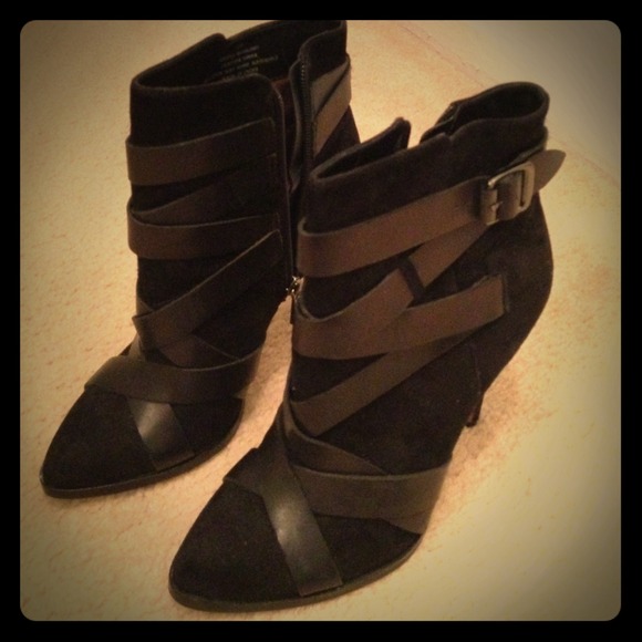 🚫  SOLD 🚫Sam Edelman Vanna Black Suede Booties
