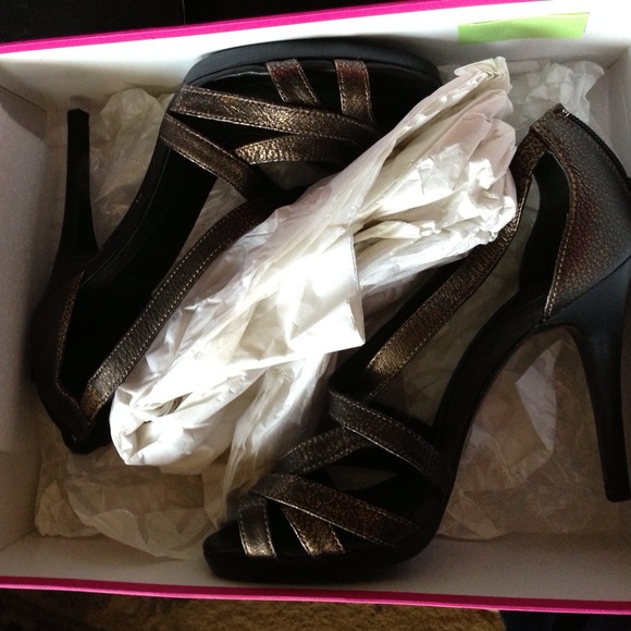 TRADE ☀️☀️Very Sexy DVF heels.. Yum! - Picture 3 of 4