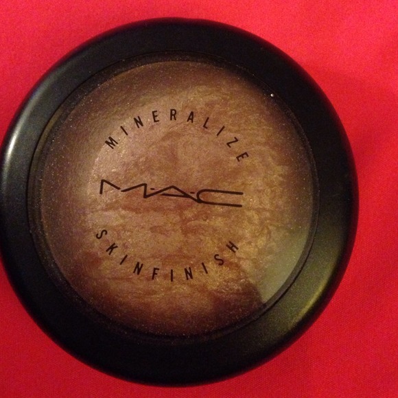 SOLD🚫 Mac Mineralized Skin Finish Soft N Gentle