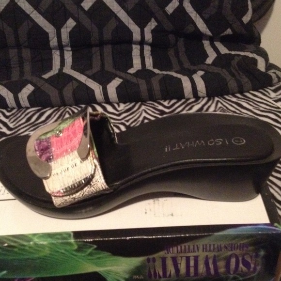 Shoe - Picture 2 of 3