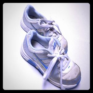 Nike tennis shoes  Little Girls Size 8