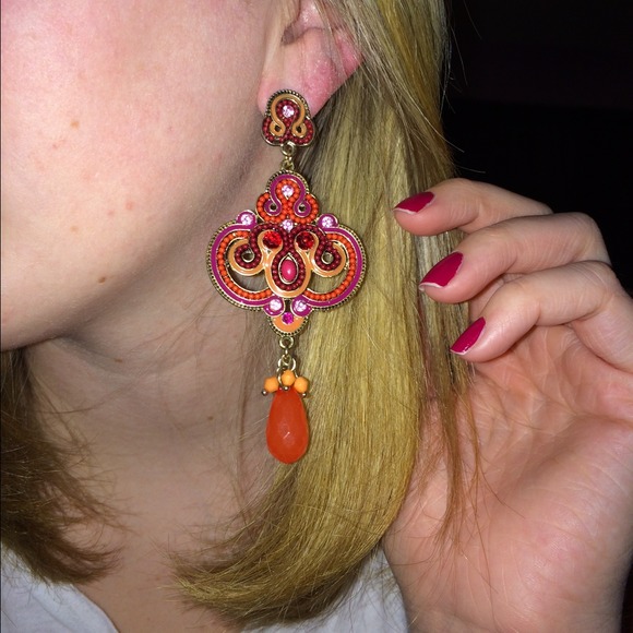 🚫 SOLD ON VINTED 🚫 Beautiful Dangling Earrings