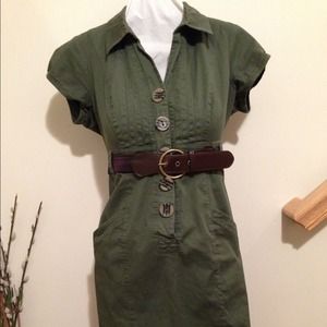 Short-Sleeved Olive Jumper w/ Front Snaps and Belt