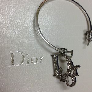 Authentic ONE Dior earring. I lost the other one.