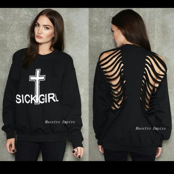 Super cute sweater it is size medium or small