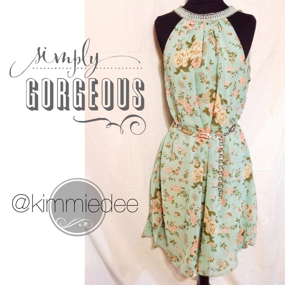 Boutique Dresses & Skirts - Mint Spring floral chiffon trapeze dress