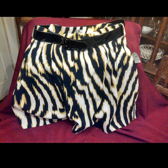 Skirt with belt