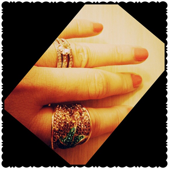 🆕🎉Host Pick*🎉18k Swarovski Crystal Ring - Picture 4 of 4